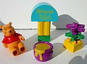 LEGO DUPLO: Pooh and His Honeypot #2981 Pooh&rsquo;s House 1999 8 pc Set