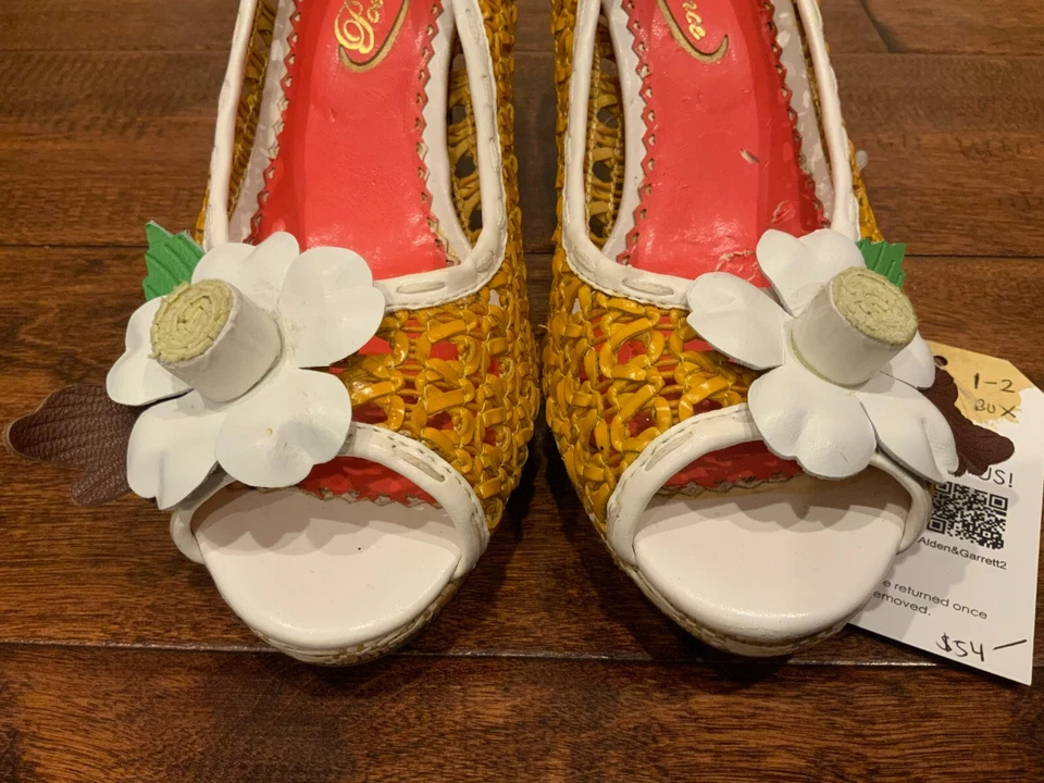 Poetic License Prickly Pear Brown Wicker Heels W/White Flowers, Size 6.5 (US) - Image 2 of 4