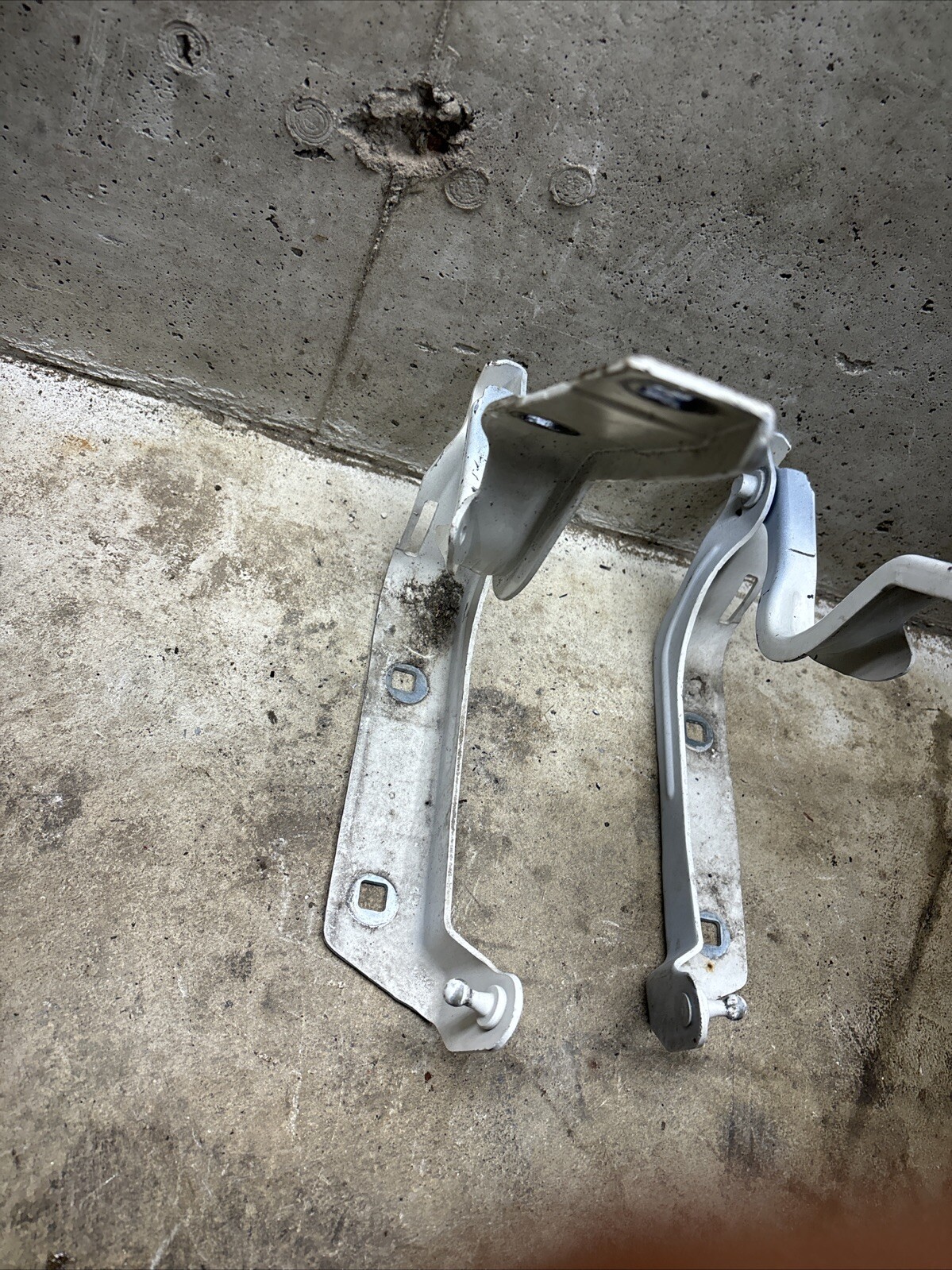 ✨2014-2017 Maserati Ghibli Front Left & Right Side Hood Support Hinge OEM
