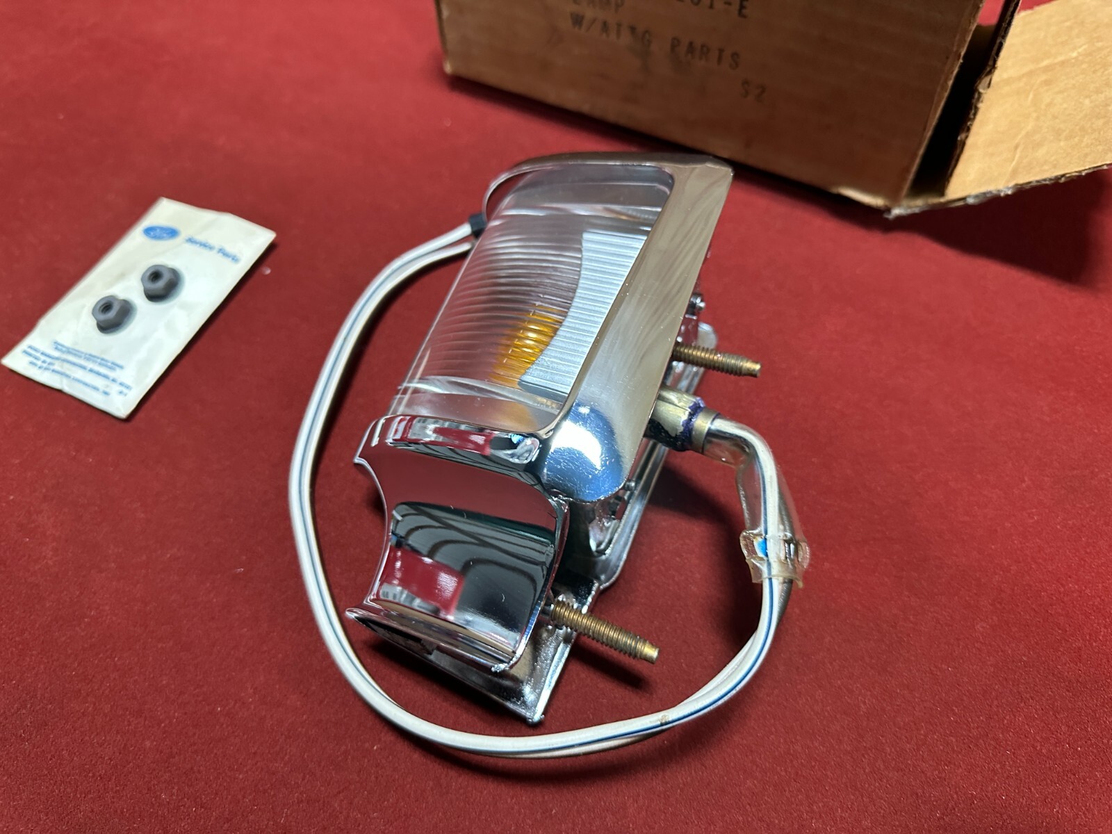 NOS 19681969 FORD TORINO FAIRLANE RANCHERO PARKING LIGHT / HOUSING