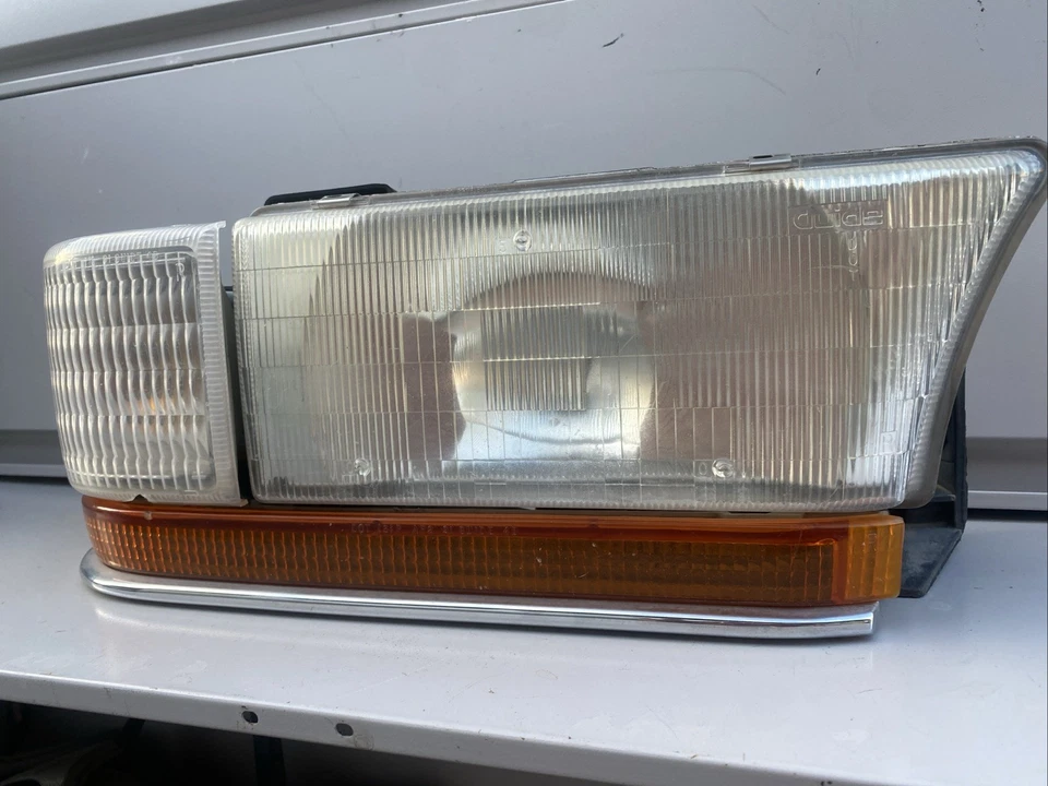 Левая фара в сборе левая для водителя седана Buick Roadmaster 1991-1996 годов выпуска 16513665 от оригинального производителя - Изображение 3 из 4