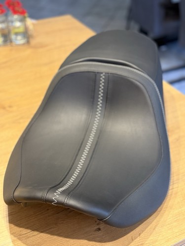 Harley-Davidson Road Glide Sitzbank Touring Street Glide wie Neu Original  - Bild 4 von 10