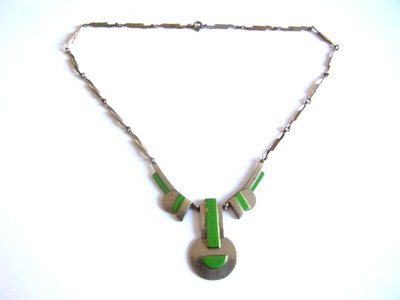 Original Art Deco Collier Chrom + grüner Lack Jacob Bengel ?