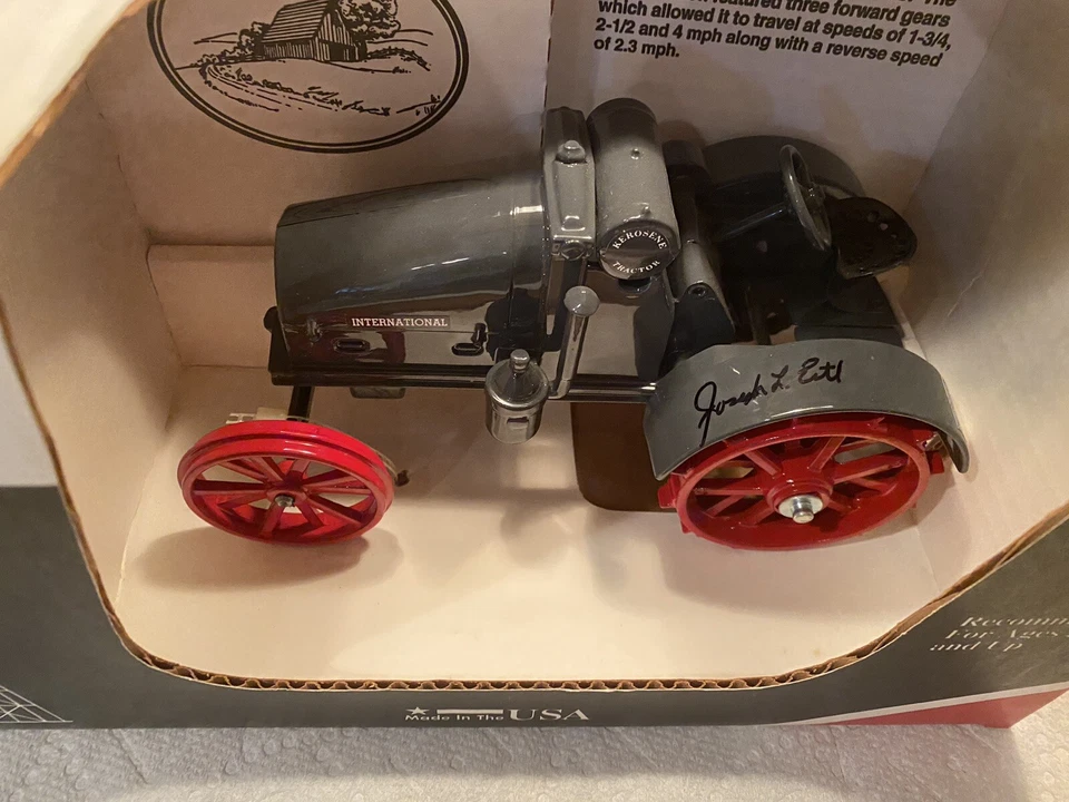 Cosechadora Country Classics Int’l 8-16 -1/16-firmada por Joseph Ertl en tractor Foto 2 de 4