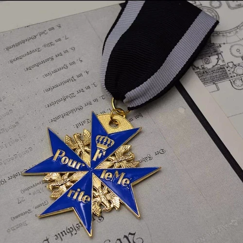 German medal WWI German Blue Max badge with BOX - Picture 1 of 5