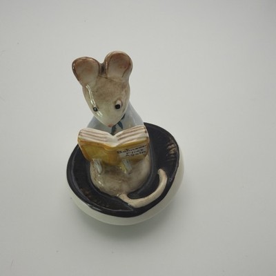 Kitty MacBride Beswick Figurine: A Good Read #2529 Mouse Reading Vintage