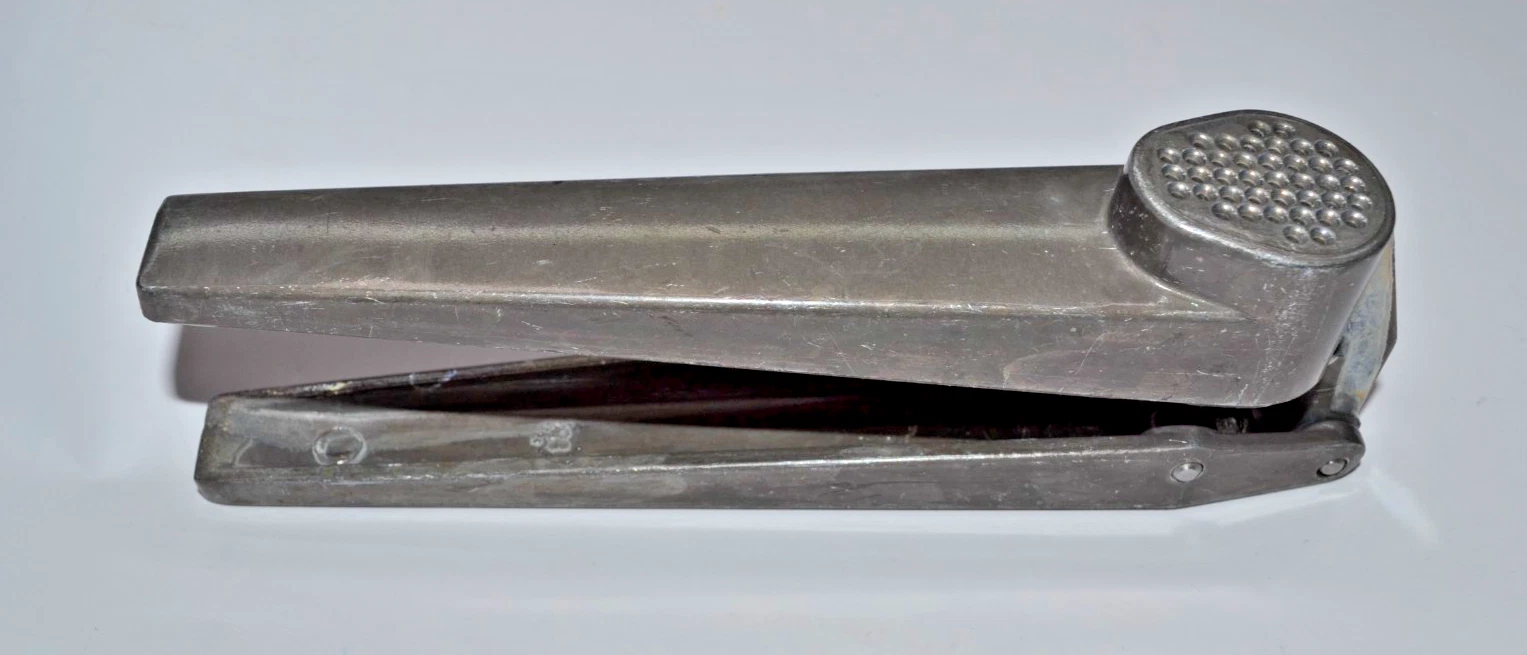 True Vintage 1985 Susi Garlic Press By Zyliss Swiss Made Cast Aluminum
Opens in a new window or tab