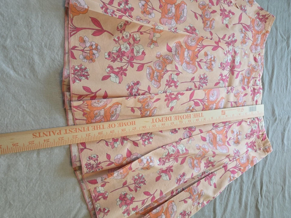 Falda para mujer New York & Company talla 14 rosa floral algodón ajuste y acampanada. Foto 3 de 4