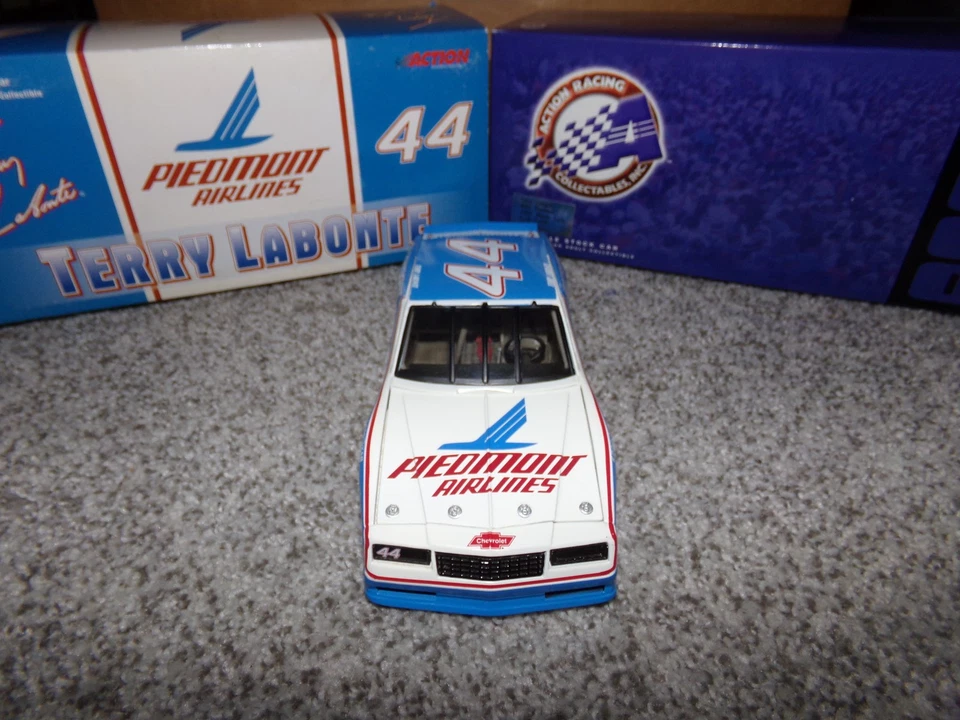 1/24 TERRY LABONTE #44 PIEDMONT AIRLINES 1984 ACTION NASCAR DIECAST - Image 2 of 4