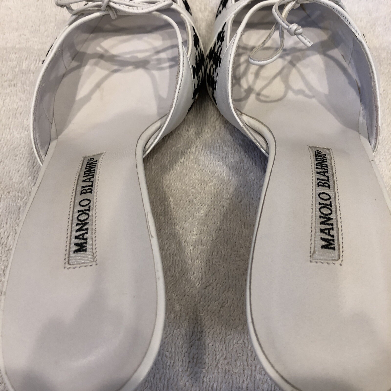 Manolo Blahnik 39 1/2 shoe - Gem