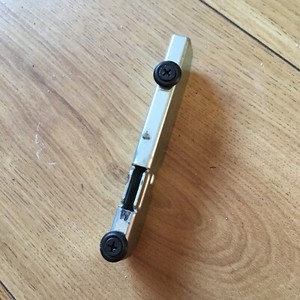 Kenwood CK406 Backofen - Türscharnier Halterung