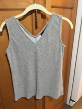 Tahari Women  s Grey Sleeveless Top-Small.