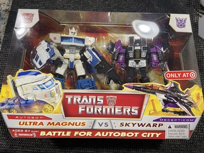 Hasbro Transformers Classic Battle For Autobot City Ultra Magnus vs Skywarp MISB