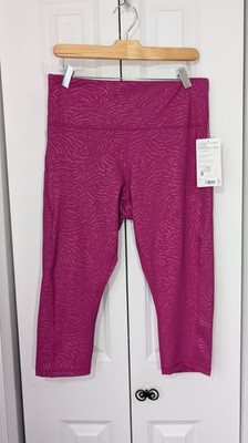 Athleta NWT Women's Size 1X Ultimate Stash Pocket Capri Athletic Leggings...