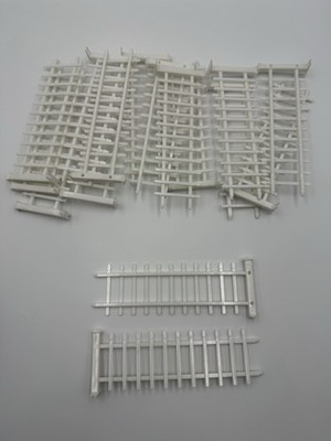 Plastic White Picket Fence 16 Sections Excellent Condition For Trains Set Models