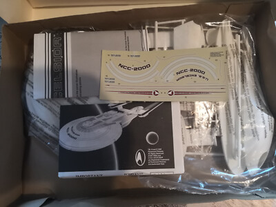 AMT 1:1000 Star Trek U.S.S. Excelsior, Multicolore
