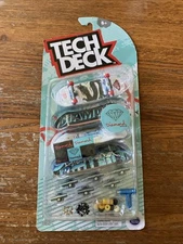 New Sealed TECH DECK Diamond Supply Co. 4-Pack FINGERBOARDS & Accessories  !