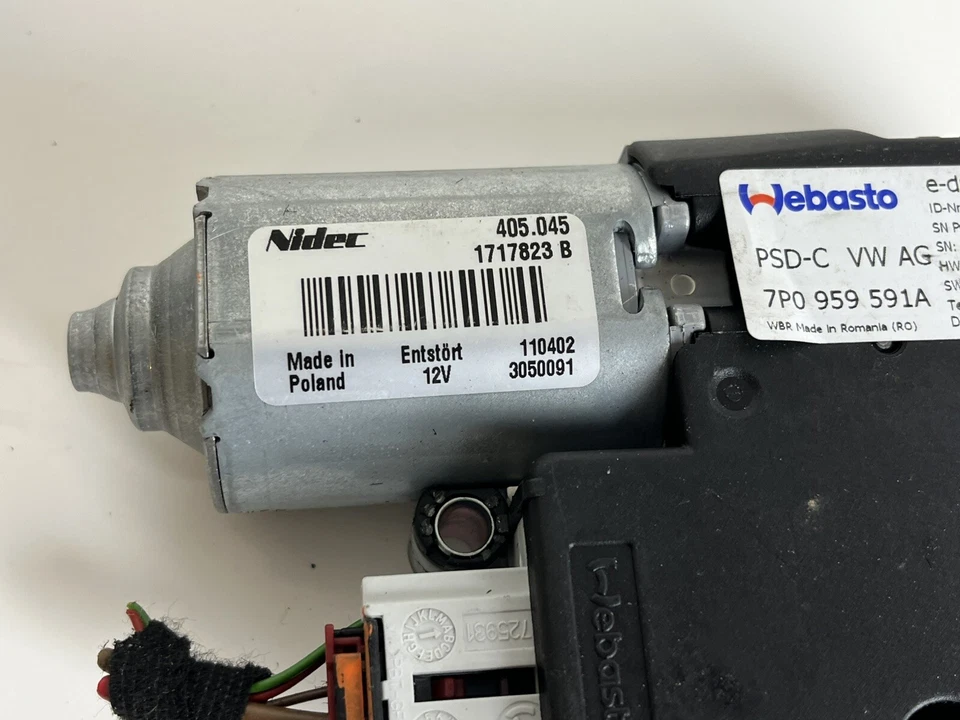 2012 Porsche Cayenne Panoramic Sunroof Sun Roof Motor 7P0959591A OEM - Image 3 of 4