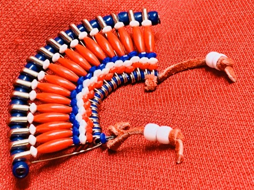 Pasador de seguridad decoración cuentas vagabundo con cuentas nativo (?) "Arte hecho a mano 5 1/4"" x 5""" - Imagen 2 de 4