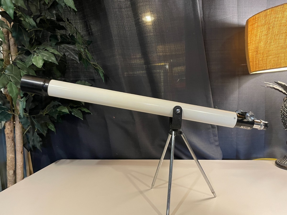 TASCO TELESCOPE, W/ TRIPOD 20X40 MM