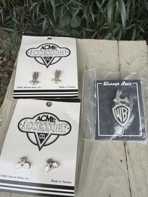 VTG Bugs Bunny Warner Bros Logo Lapel Pin Looney Tunes New & 2 Sets Earrings