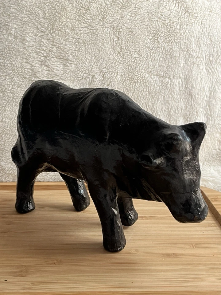 "Estatuilla modernista ingenua arte popular vaca negra papel maché de colección 6"" H x 9"" L" Foto 2 de 4