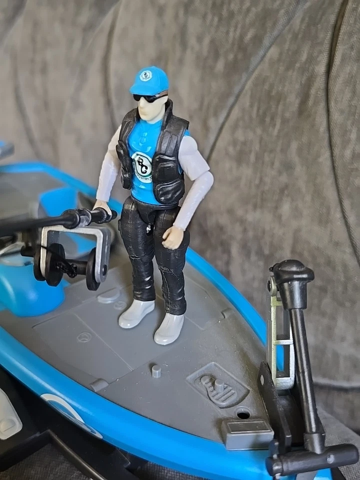 BIG COUNTRY FARM TOYS BLUE BASS BOAT AND TRAILER + FIGURE  - Image 3 of 4