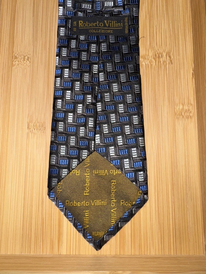 Corbata de seda geométrica azul Roberto Villini - 62L 4,0W Foto 2 de 2