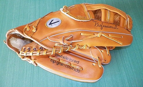 V-Sport BASEBALL GLOVE - Right handed thrower - 13.5" - NOS! - Picture 1 of 5