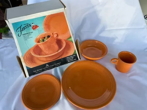 Homer Laughlin Fiestaware 4 Piece Place Setting Tangerine Retired Color Orange