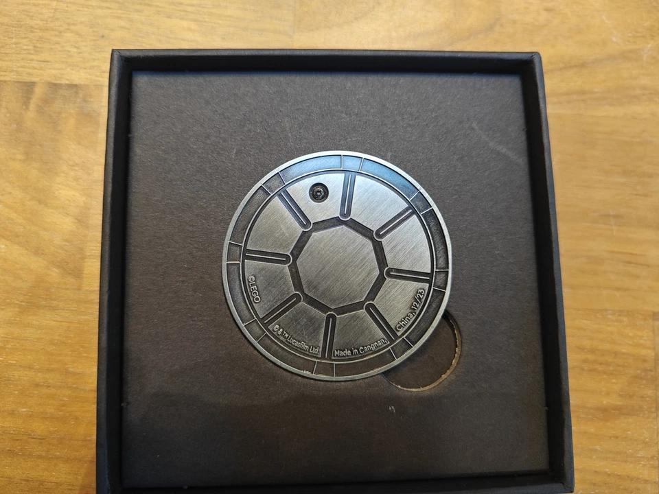 LEGO Star Wars 5008818 X-Wing in Trench Coin May 4th Exclusive - Image 2 of 4