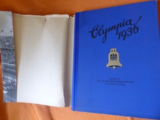 Olympia 1936 Sammelalbum gebunden mit Schutzumschlag u. 14 losen Bildern