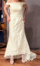 Beautiful Wedding Dress sz 10 - David's Bridal. Clean striking lines, beautiful