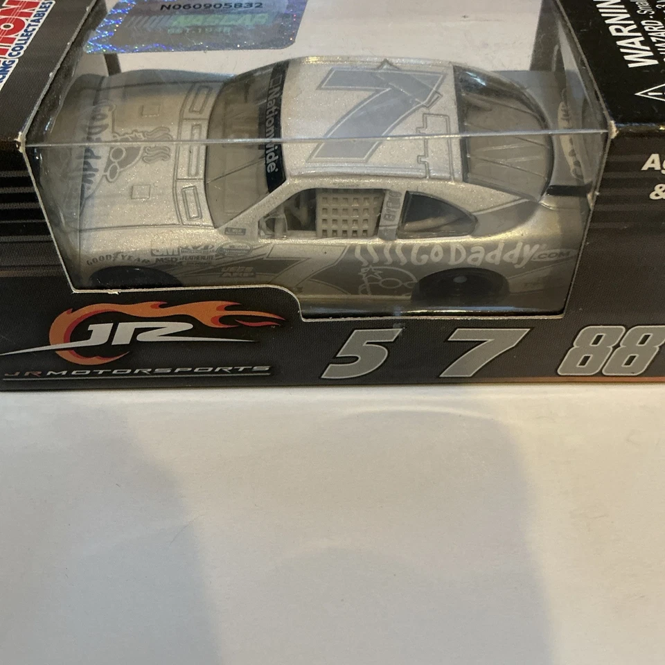 Chevy Impala 2011 Danica Patrick #7 GoDaddy ICE 1:64 Lionel Racing Foto 2 de 4