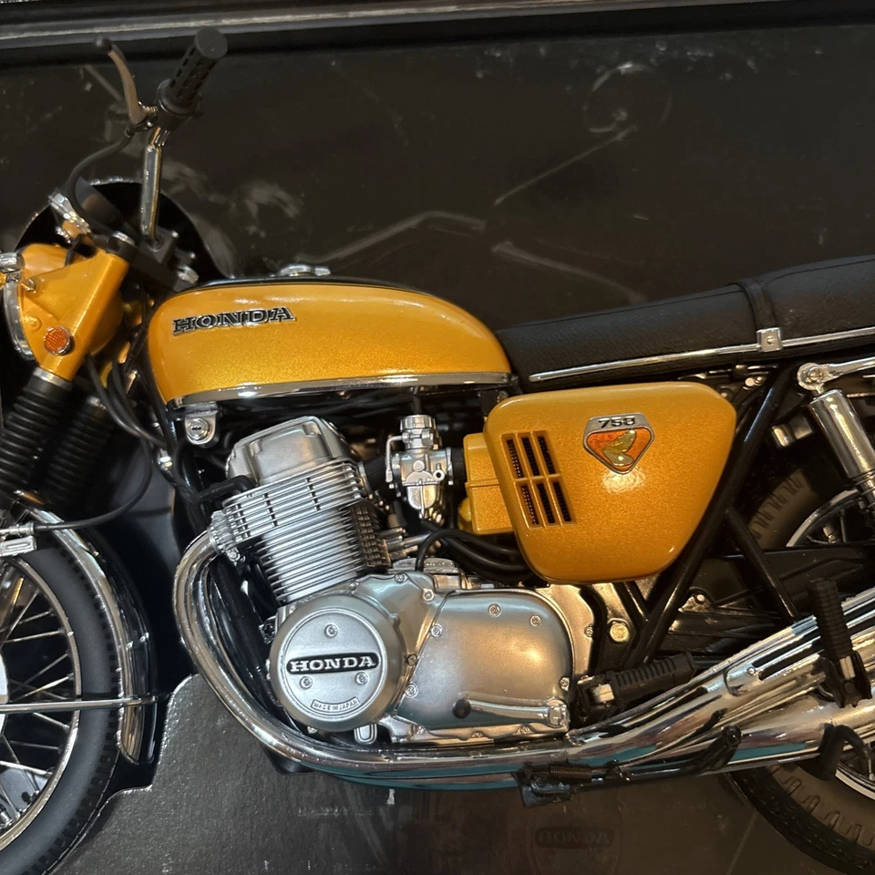 MiniChamps Honda Cb 750 escala 1.6 motocicleta de metal fundido caixa original amarela - Imagem 4 de 4
