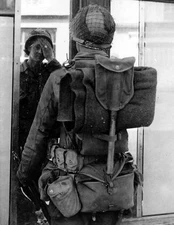 WWII Photo US Soldier Looking in Mirror WW2 World War Two US Army / 1010