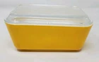 Vtg PYREX Refrigerator Dish with Lid Yellow 1.5 Pint 6"