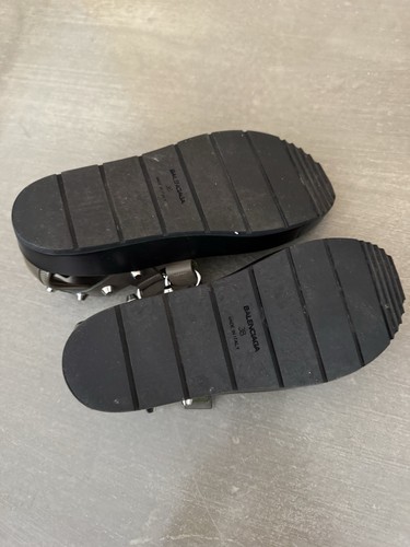 BALENCIAGA Arena sandali con borchie in pelle kaki TAGLIA 38 taglia 5 - Foto 8 di 8
