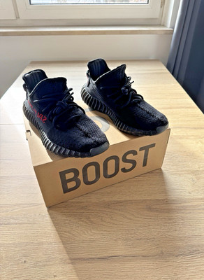 EU Größe 43 1/3 - adidas Yeezy Boost 350 V2 Core Black/Red [inkl. Karton]