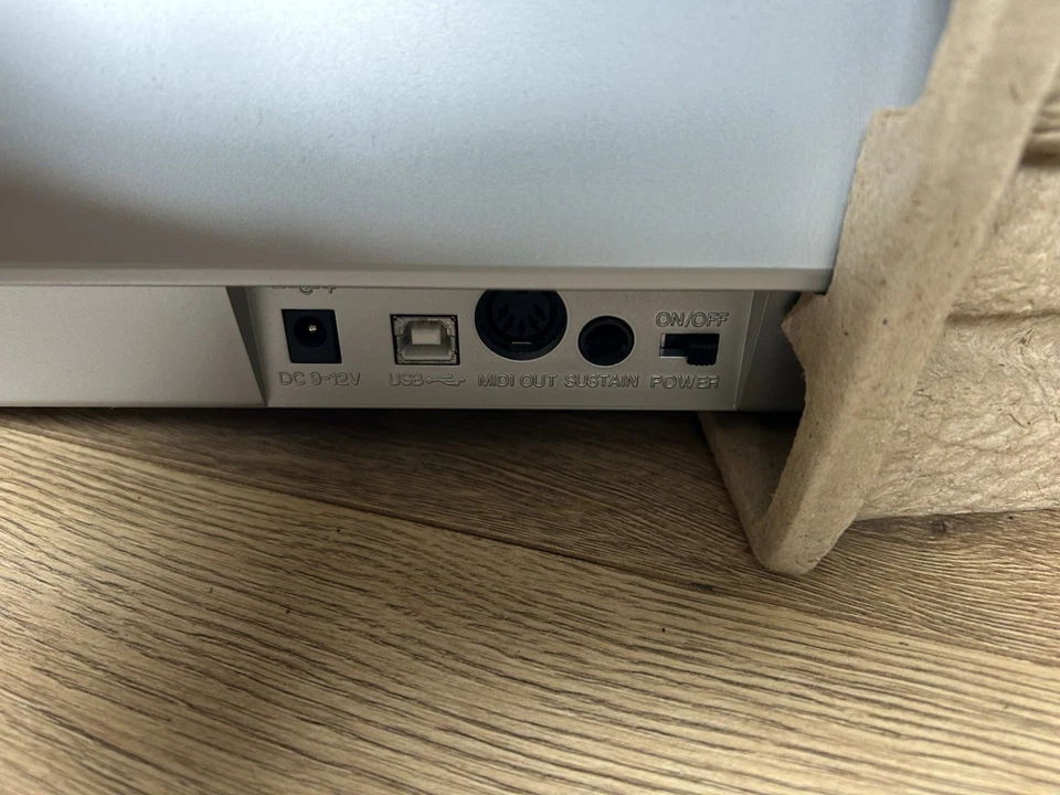 M-AUDIO 61 ES - MIDI CONTROLLER KEYBOARD - New In Box never used - Image 4 of 4