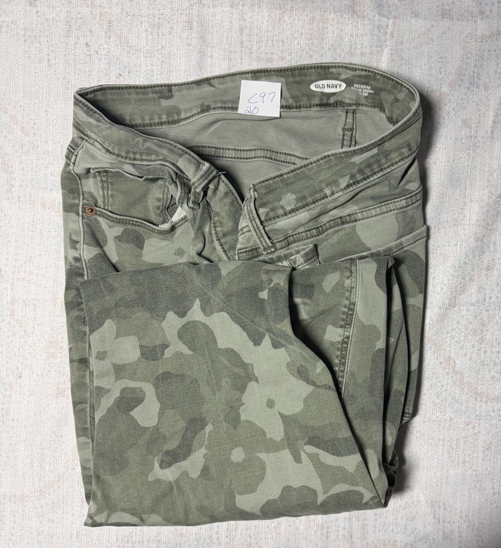Womens Size 20 Old Navy Rockstar Super Skinny Camo Jeans C97