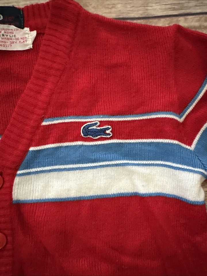 DE COLECCIÓN Suéter Lacoste Niños 5 Rojo Izod Años 70 80 Cárdigan Cocodrilo EE. UU. Rayas Foto 3 de 4