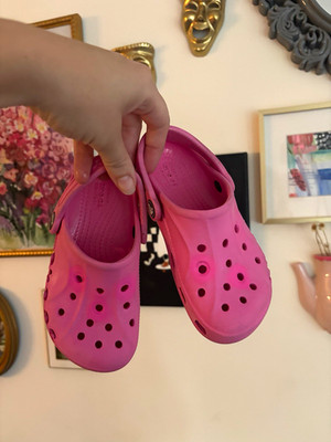 Crocs Classic Clog Unisex Kids US 11 Pink Slip-On Clog Sandals