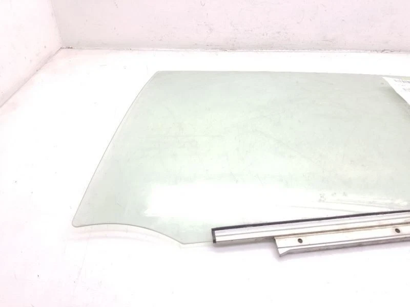 12-19 TOYOTA YARIS HATCHBACK CONDUCTOR PUERTA TRASERA IZQUIERDA CRISTAL 68140-52350 Foto 2 de 4