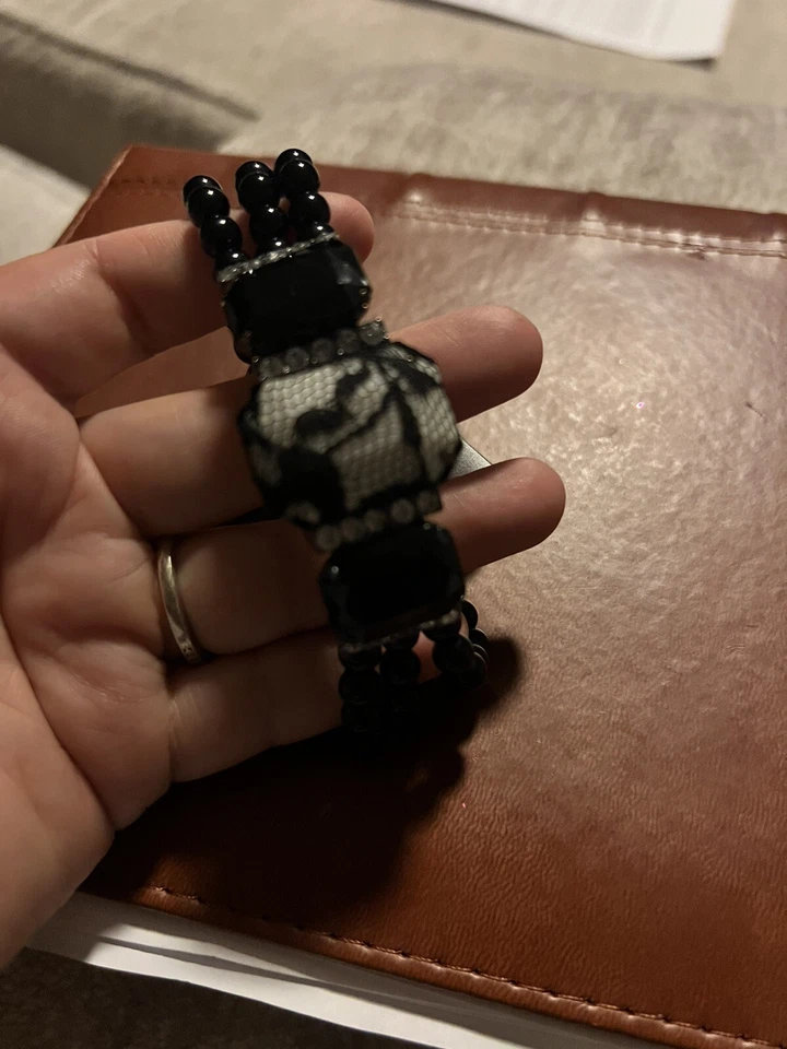 ¡NUEVO CON ETIQUETAS! Hermosa pulsera elástica con cuentas negras diamantes de imitación blancos G by Guess Foto 2 de 4