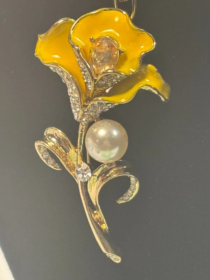 Collar Flor Amarilla Colgante Broche Tono Dorado Firmado Betsey Johnson Foto 4 de 4