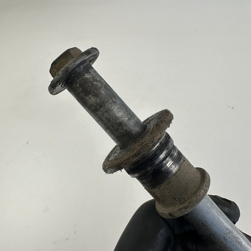 Honda CBR250R MC22 1990 Rear wheel axle bolt shaft spindle - Picture 4 of 6