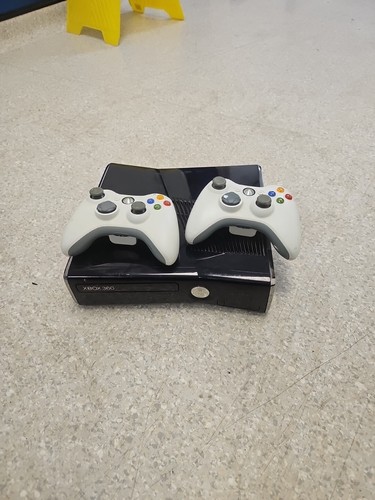 Xbox 360 S Konsole 250GB HDD Modell 1439 + 2 Wireless Controller - 100 % UNGETESTET