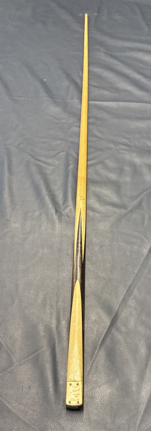 Vintage JOE DAVIS Champion Snooker Cue. 1 Pice Long 147.5 cms. 17.5oz.