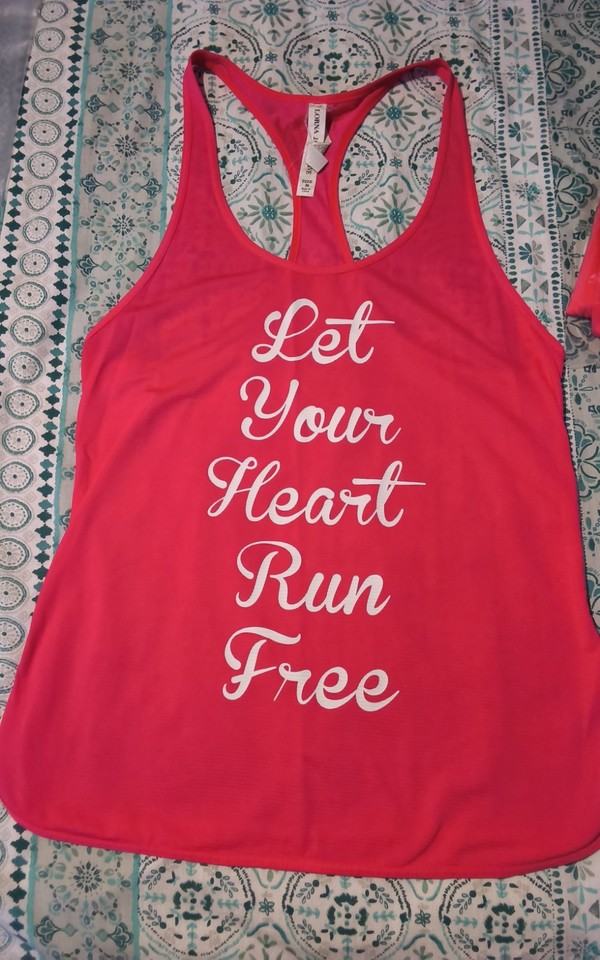 LIKE NEW LORNA JANE SIZE M PINK LET YOUR HEART RUN FREE GYM TOP